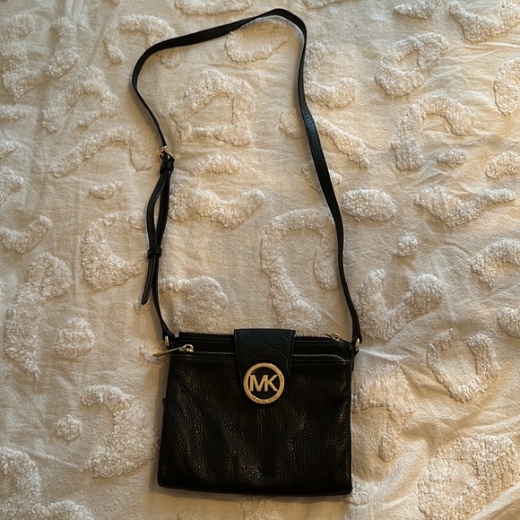 Micheal Kors Black Pebble leather multi pocket adjustable strap crossbody bag - Picture 4 of 6